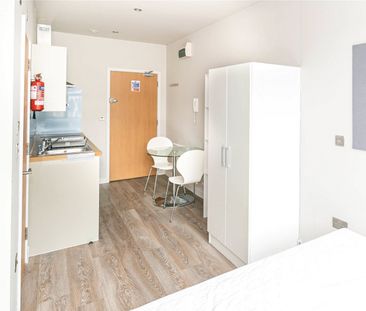 Crown House, - Photo 5