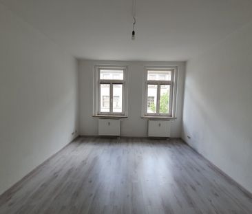 Schöne 2 - Zimmerwohnung - 1. Obergeschoss - in Falkenstein - Foto 1
