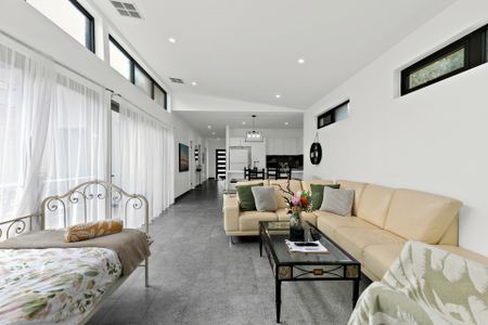 Fully Furnished Home in East Geelong! - Photo 3