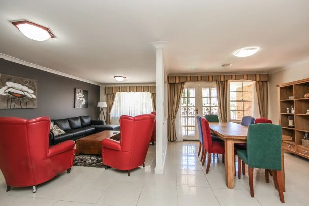 SHARE HOUSE - Perfect Student or FIFO Accommodation - Photo 1