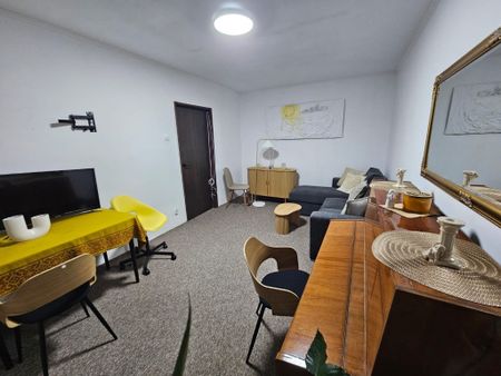 Apartament 3 camere,bloc cu lift,zona Piata Centrala - Photo 2