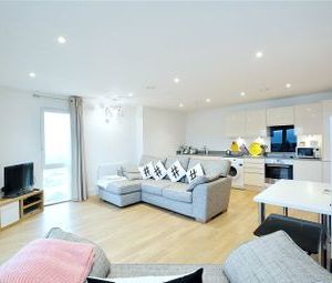 2 Bedrooms Flat to rent in Hippersley Point, London SE2 | £ 300 - Photo 1