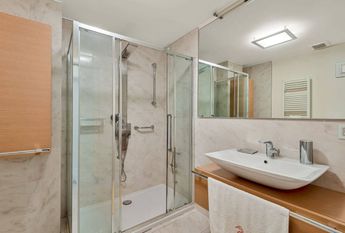 viale sergio bernardini, 345, Camaiore, Tuscany 55041