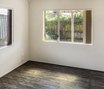 Three bedroom home! - Photo 1