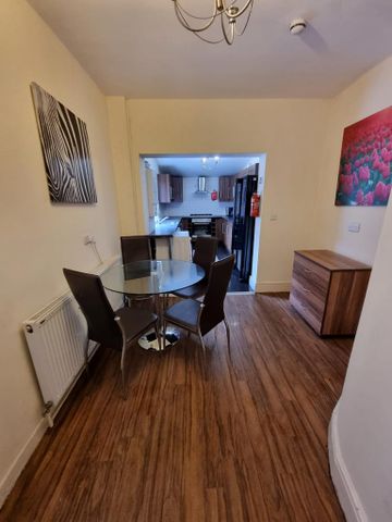 5 bedroom terraced house to rent - Photo 3