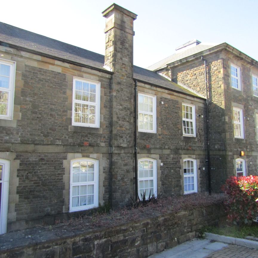 **Apply on line** 1 bed flat, standard over bath shower, Slade Hall, Mount Pleasant Hospital. - Photo 2