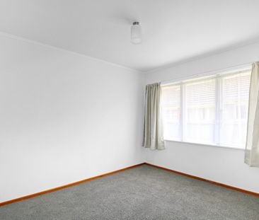 CENTRAL FLAT FERGUSSON DRIVE - GREAT LOCATION - Photo 6