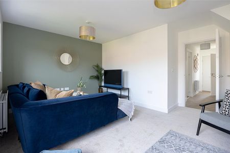 4 bedroom semi-detached house to rent - Photo 3