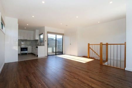 2/14 Croft Crescent, Reservoir VIC 3073 - Photo 4