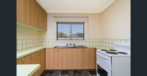 3x1 Family Home, in Quiet Location! - Photo 1