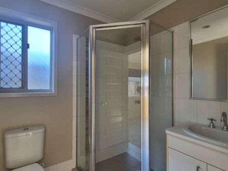 CABOOLTURE - FAMILY & LOCATION - Photo 3