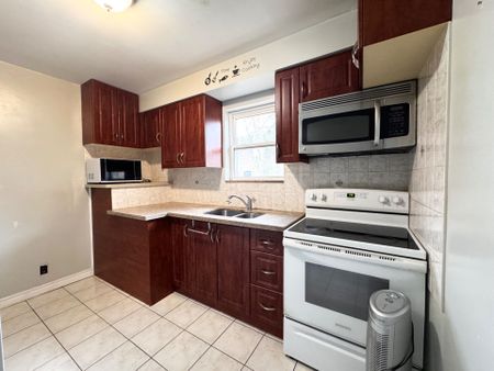 For Lease - 292 Poyntz Avenue, Toronto, Ontario - Photo 2