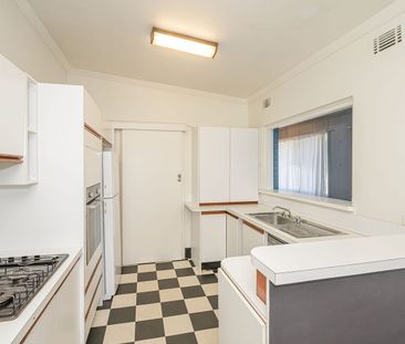 Retro Brick 60's home - Photo 2