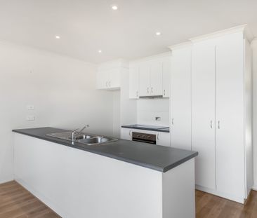 206 Anthony Rolfe Avenue, Gungahlin ACT 2912 - Townhouse For Rent |... - Photo 6