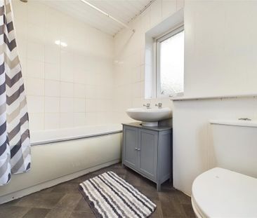 3 bedroom Semi-detached house to rent - Photo 3