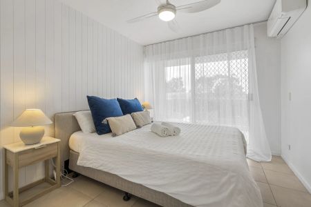 Live the Noosa Lifestyle – Contemporary 2-Bed Unit with Pool - Photo 4