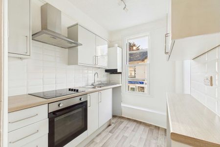 2 bedroom flat to rent - Photo 5