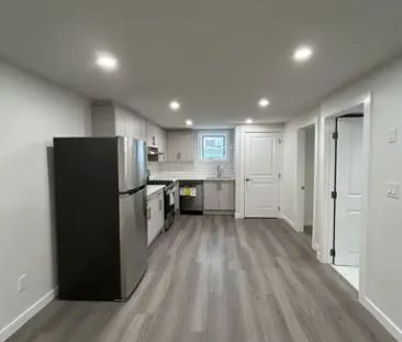 3 cozy bedroom | Calgary - Photo 1