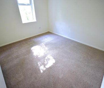 3 bedroom flat to rent - Photo 3