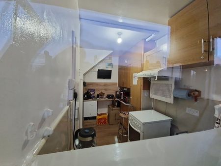 Room in a Shared Flat, Tildesley Road, SW15 - Photo 3
