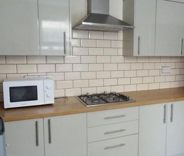 4 bedroom terraced house to rent - Photo 6