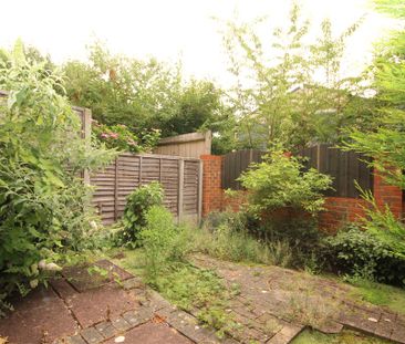 Woodlands Court, Woking, Surrey, GU22 7RY - Photo 4