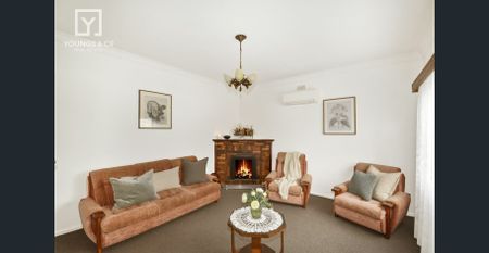 WELL PRESENTED THREE BEDROOM HOME LOCATED CLOSE TO GOLF COURSE - Photo 2