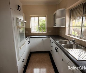 4 Bedroom In Kingsford! - Photo 2