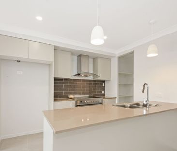 Low maintenance and convenient living in Morayfield - Photo 3