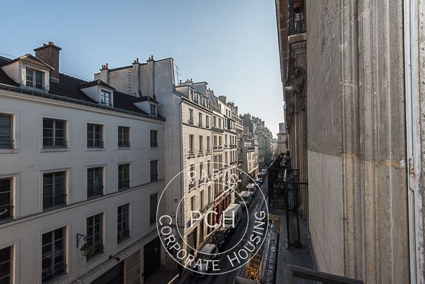 Rue Sainte-Croix de la Bretonnerie, - Photo 1