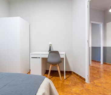 Plaça d'Alfons el Savi, Barcelona, Catalonia 08025 - Photo 4