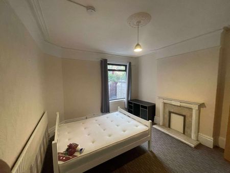 1 bedroom in a house share to rent - Photo 2