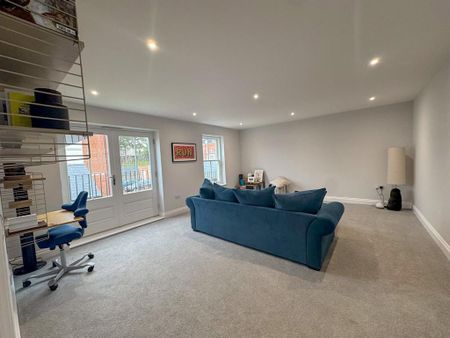 5 bedroom townhouse to rent - Photo 3