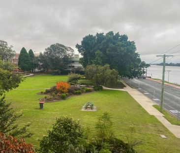 Be regal by the River! - Photo 1