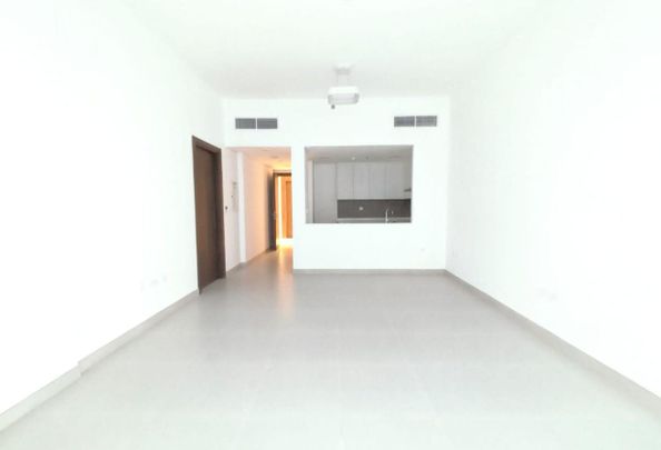 ***POOL VIEW*** Luxurious 1-Bedroom Apartment - Photo 1