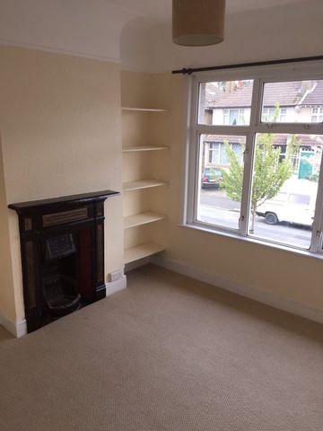 3 Bed Flat, Top Beatrice Avenue, SW16 - Photo 5