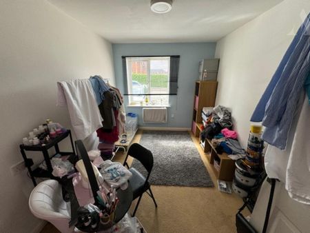 2 bedroom flat to rent - Photo 2