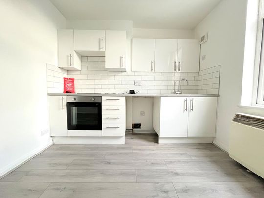 Studio to rent - Photo 1