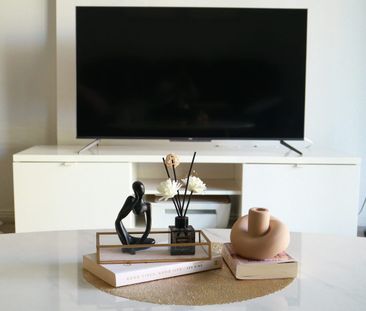 Modern Fully Furnished Apartment in Prime Waitara Location - Photo 2