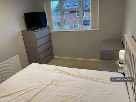 1 bedroom in a house share to rent - Photo 3