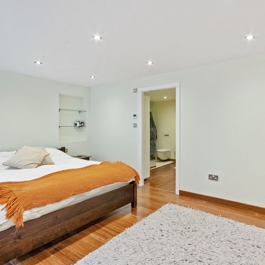 3 Bed Flat, Beauclerc Road, W6 - Photo 1