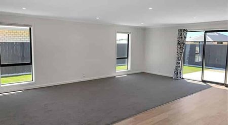 ASHBURTON, THREE BEDROOM, TWO BATHROOM - Photo 3