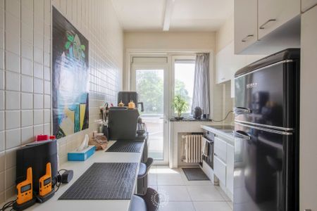 Ruim appartement met 2 slaapkamers en terras, zicht op het stadspark - Photo 4