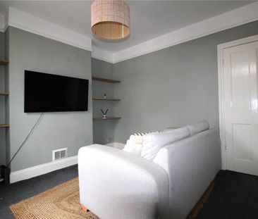 2 bedroom end of terrace house to rent - Photo 2
