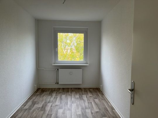 Sanierte 3 Raum-Wohnung mit Balkon und Badewanne - Foto 1