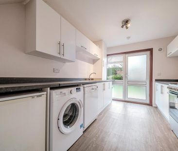 4 bedroom detached house to rent - Photo 1