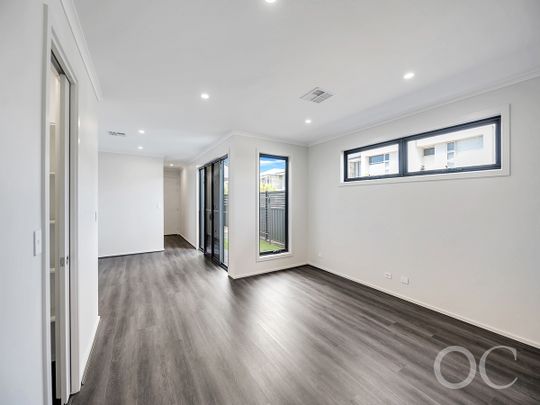 Open The Door To Light-Filled Living & Modern Ease - Photo 1