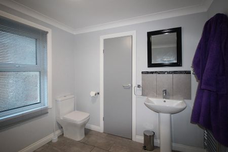 1 bedroom in a house share to rent - Photo 5