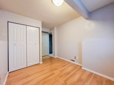 3 Bed Minchau Home With Large Deck & Double Garage - Photo 5