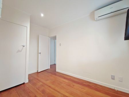 Sunny 5 Bedroom house in the prime location of Takapuna - Photo 4